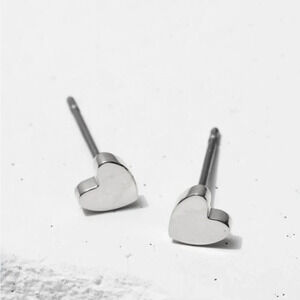 Yasemin Ozeri  Heart Shaped 925 Silver Stud Earrings NWOB